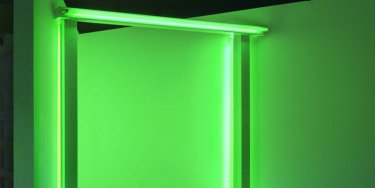 Dan Flavin, sin título (para Katharina y Christoph), 1966–71. © Stephen Flavin / Artists Rights Society (ARS), Nueva York. Foto: Bill Jacobson Studio, Nueva York